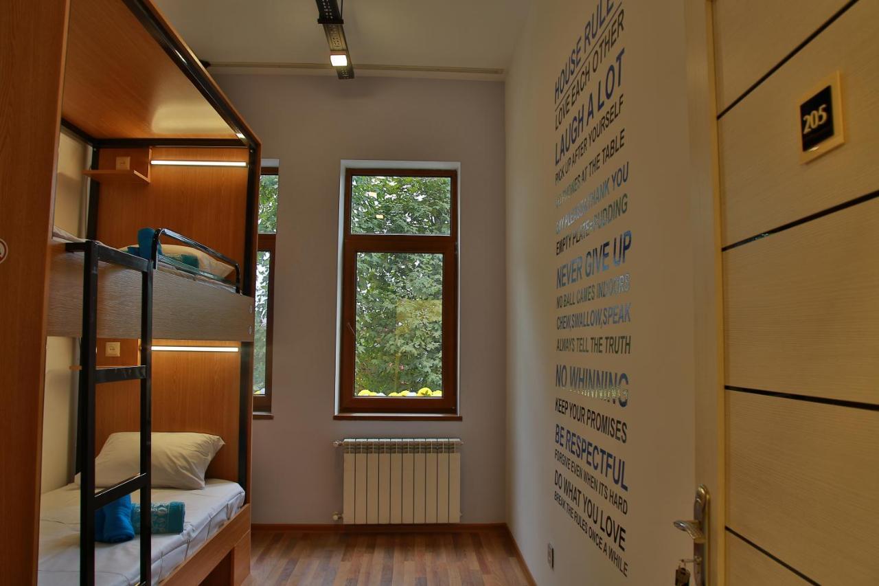 Central Hostel Шеки Экстерьер фото