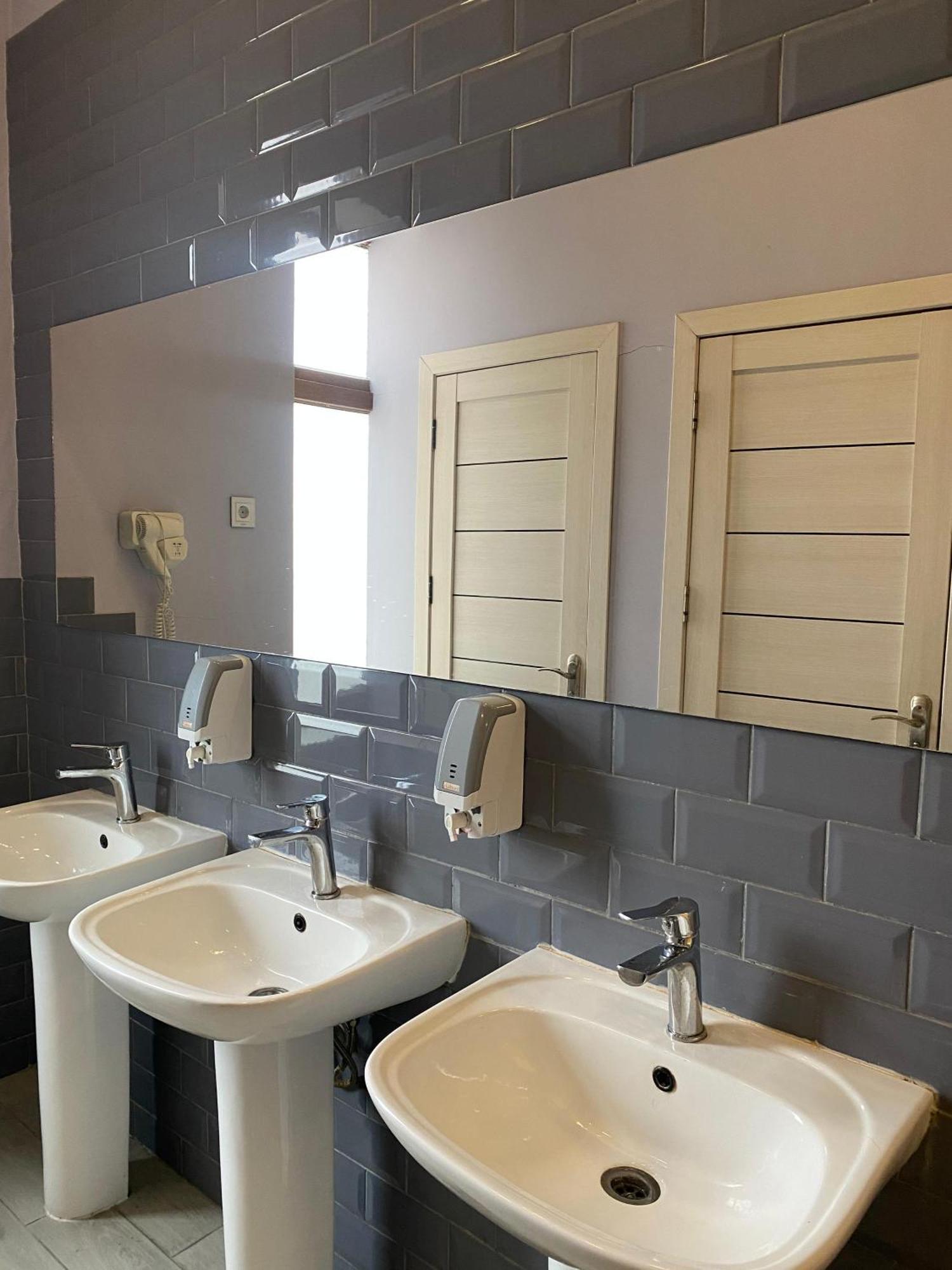 Central Hostel Шеки Экстерьер фото